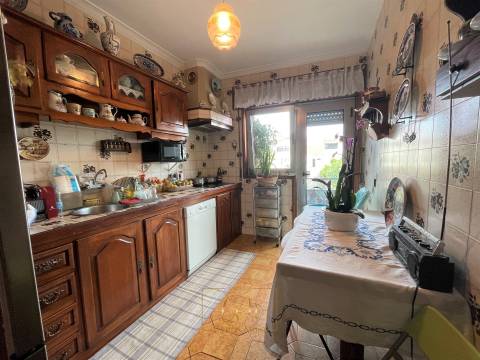 Prédio T6+1 com comércio, Póvoa de Varzim