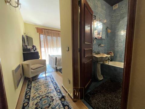 Prédio T6+1 com comércio, Póvoa de Varzim