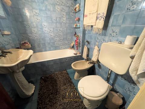 Prédio T6+1 com comércio, Póvoa de Varzim