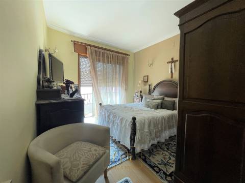 Prédio T6+1 com comércio, Póvoa de Varzim