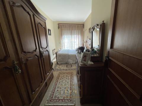 Prédio T6+1 com comércio, Póvoa de Varzim