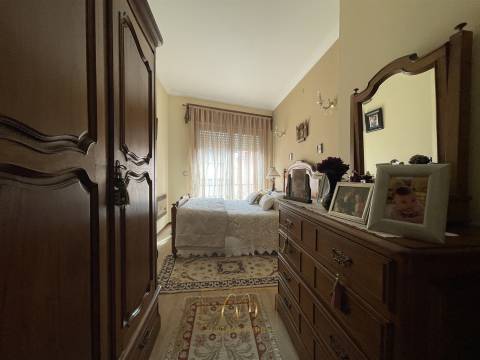 Prédio T6+1 com comércio, Póvoa de Varzim