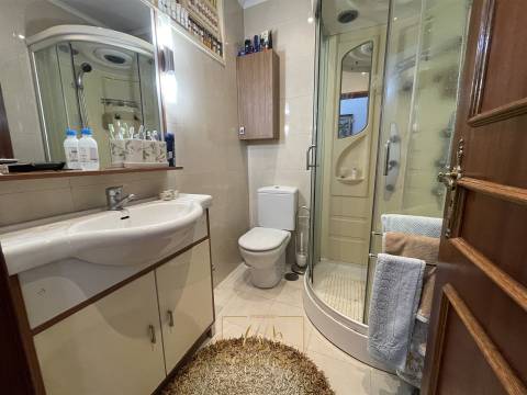 Prédio T6+1 com comércio, Póvoa de Varzim