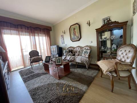 Prédio T6+1 com comércio, Póvoa de Varzim