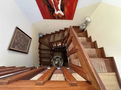 Prédio T6+1 com comércio, Póvoa de Varzim