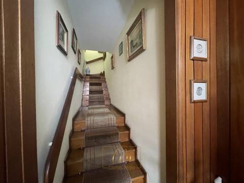 Prédio T6+1 com comércio, Póvoa de Varzim