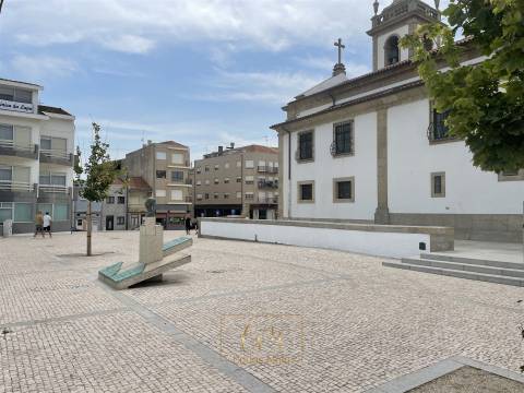 Prédio T6+1 com comércio, Póvoa de Varzim