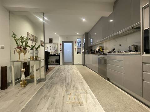 Andar Moradia T2 com garagem fechada