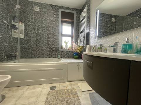 Andar Moradia T2 com garagem fechada