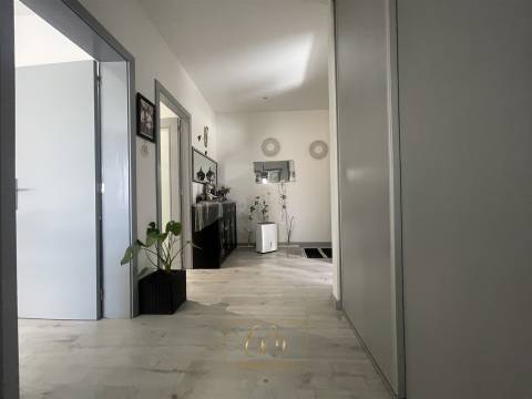 Andar Moradia T2 com garagem fechada