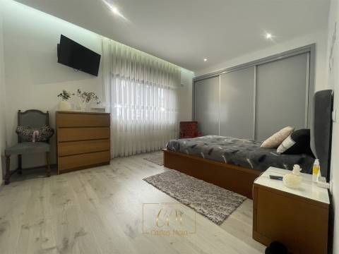 Andar Moradia T2 com garagem fechada