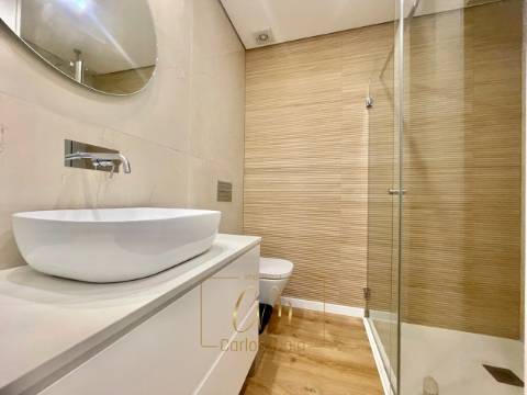 Apartamento T3 com vistas mar, lugar de garagem e arrumos