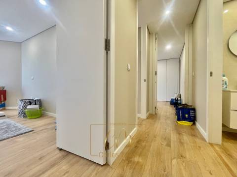 Apartamento T3 com vistas mar, lugar de garagem e arrumos