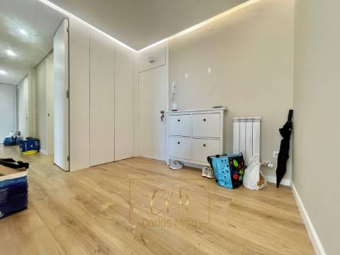 Apartamento T3 com vistas mar, lugar de garagem e arrumos