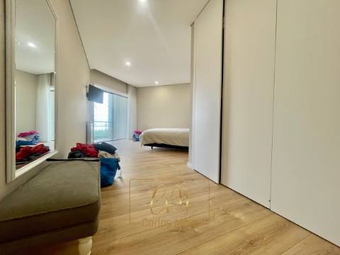 Apartamento T3 com vistas mar, lugar de garagem e arrumos