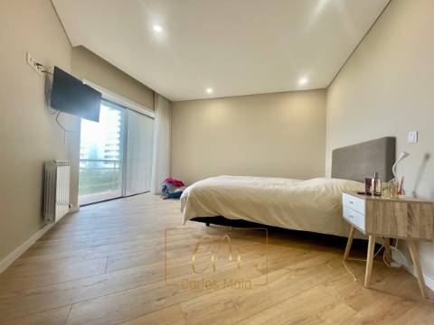 Apartamento T3 com vistas mar, lugar de garagem e arrumos