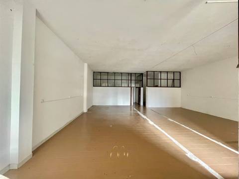 Loja para venda na zona balnear, na Póvoa de Varzim