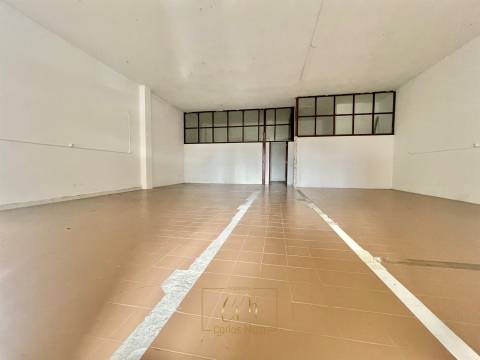 Loja para venda na zona balnear, na Póvoa de Varzim