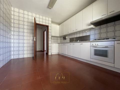 Apartamento T3 com vistas mar, três frentes