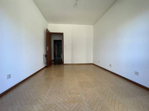 Apartamento T3 com vistas mar, três frentes