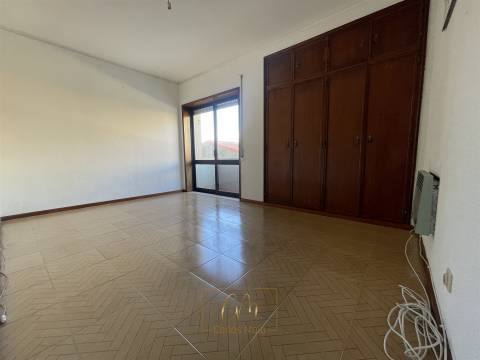 Apartamento T3 com vistas mar, três frentes