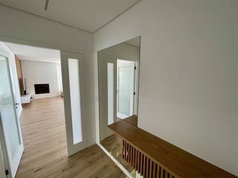 Apartamento T3 último piso com terraço, situado em Montgeron na Póvoa de Varzim