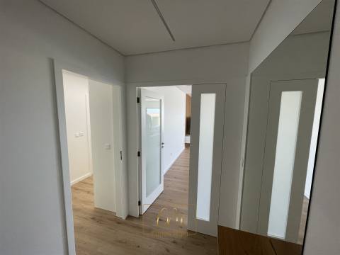 Apartamento T3 último piso com terraço, situado em Montgeron na Póvoa de Varzim