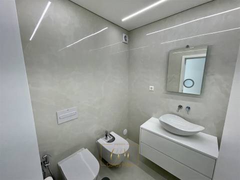 Apartamento T3 último piso com terraço, situado em Montgeron na Póvoa de Varzim