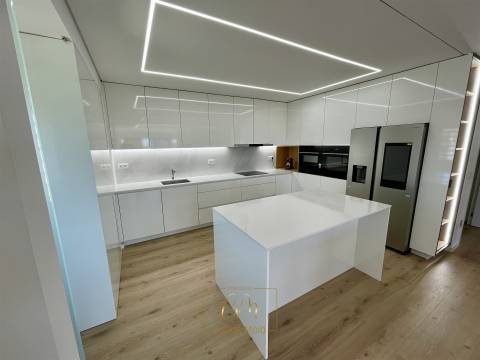 Apartamento T3 último piso com terraço, situado em Montgeron na Póvoa de Varzim