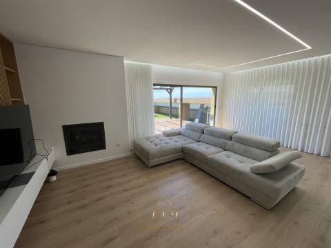 Apartamento T3 último piso com terraço, situado em Montgeron na Póvoa de Varzim