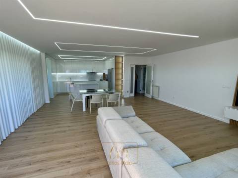 Apartamento T3 último piso com terraço, situado em Montgeron na Póvoa de Varzim