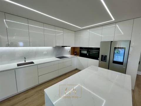 Apartamento T3 último piso com terraço, situado em Montgeron na Póvoa de Varzim