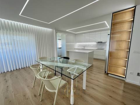 Apartamento T3 último piso com terraço, situado em Montgeron na Póvoa de Varzim