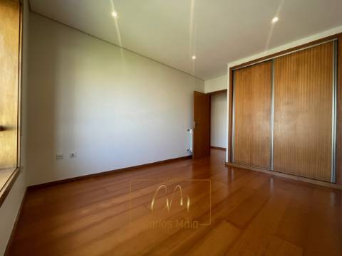 Apartamento T2 com garagem
