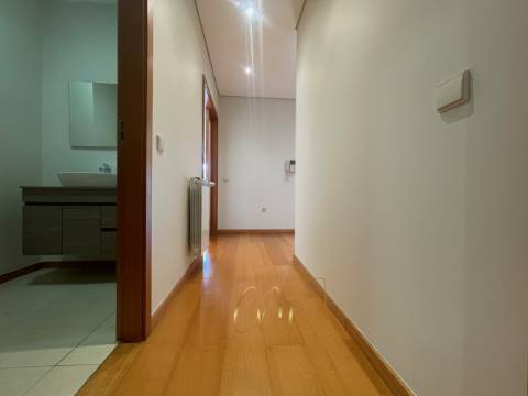 Apartamento T2 com garagem