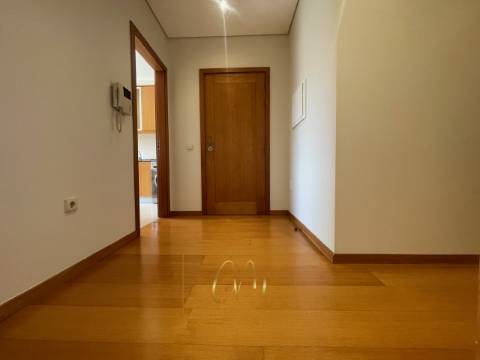 Apartamento T2 com garagem
