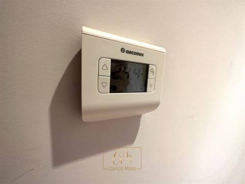 T3 transformado em T2 localizado ao lado da praia e av. dos banhos