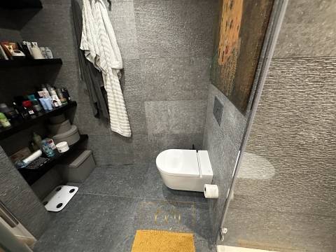 T3 transformado em T2 localizado ao lado da praia e av. dos banhos