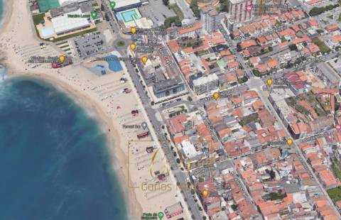 T3 transformado em T2 localizado ao lado da praia e av. dos banhos