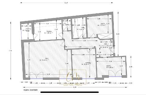 T3 transformado em T2 localizado ao lado da praia e av. dos banhos
