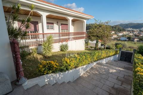 Moradia T4 Venda em Moreira de Cónegos,Guimarães