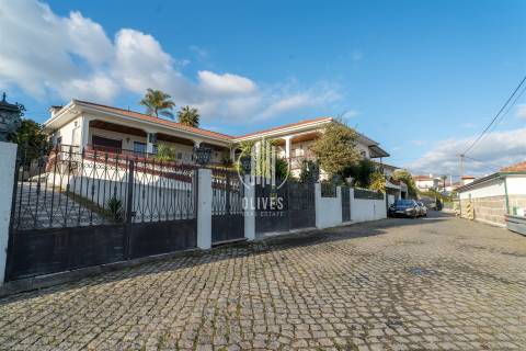 Moradia T4 Venda em Moreira de Cónegos,Guimarães