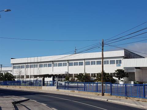 Conjunto de 3 armazéns para venda, Sintra