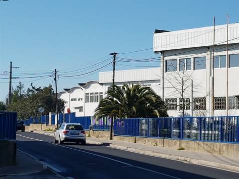 Conjunto de 3 armazéns para venda, Sintra