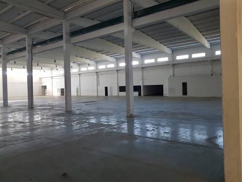 Conjunto de 3 armazéns para venda, Sintra