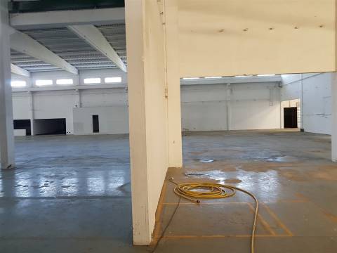 Conjunto de 3 armazéns para venda, Sintra