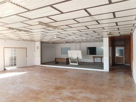 Conjunto de 3 armazéns para venda, Sintra