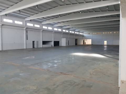 Conjunto de 3 armazéns para venda, Sintra