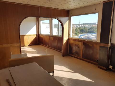 Conjunto de 3 armazéns para venda, Sintra