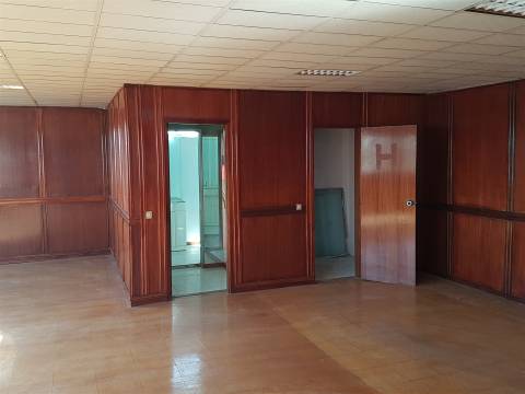 Conjunto de 3 armazéns para venda, Sintra